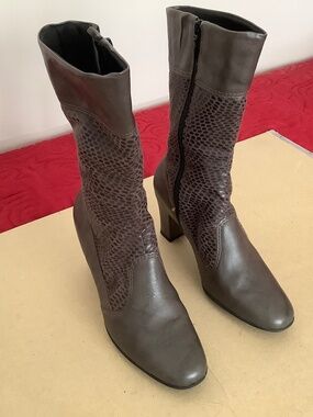 PICCADILLY Brazil Gray Boots  Size US 6. EU 37